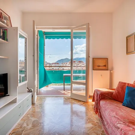 Panoramic Balcony In The Heart Of Daire Lavagna