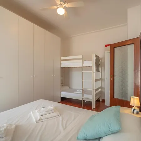 Daire Panoramic Balcony In The Heart Of